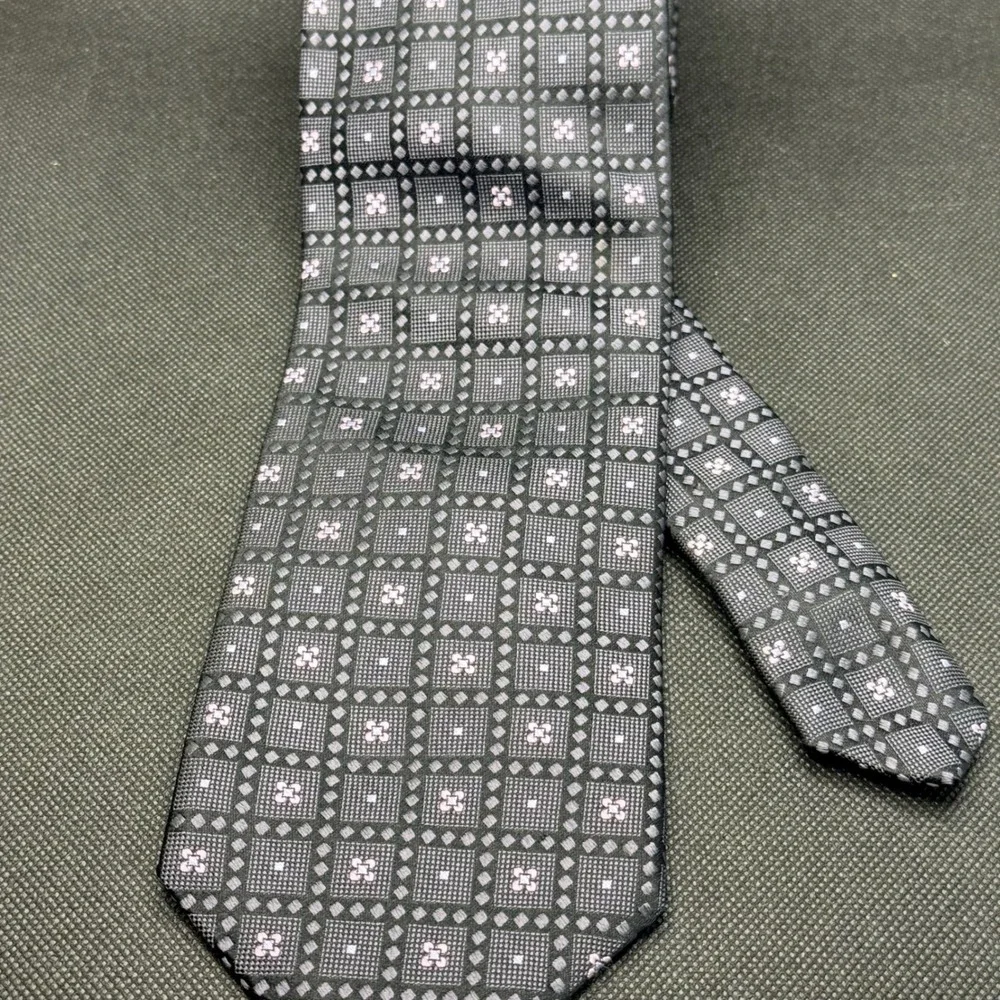 Vintage Hart Schaffner Marx Grey Pink Medallion Silk Tie 4